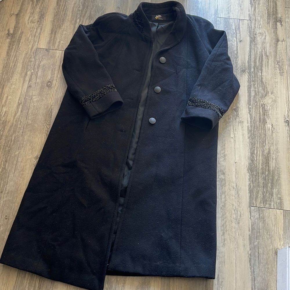 VTG | black wool long coat with leopard trim